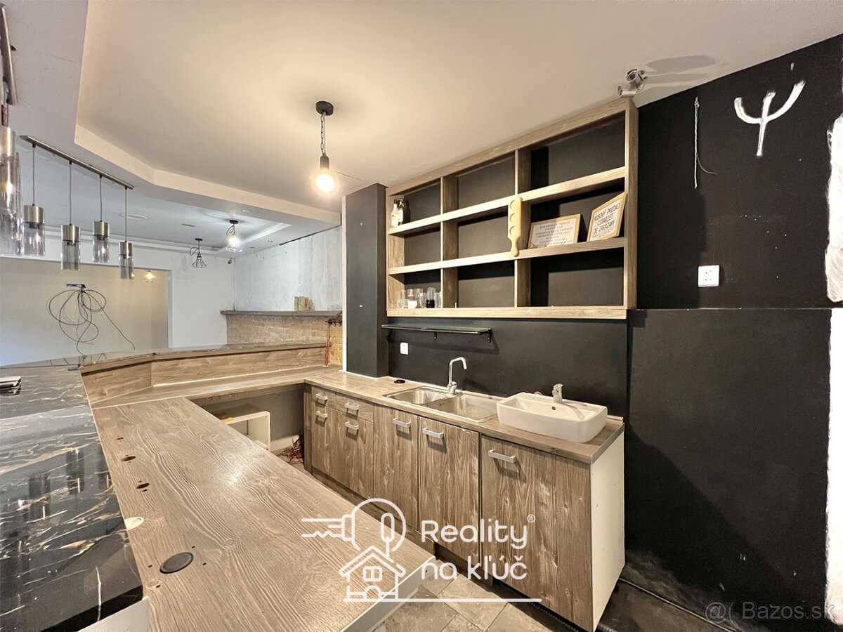 Na prenájom obchodný priestor s terasou v centre mesta NZ - 2