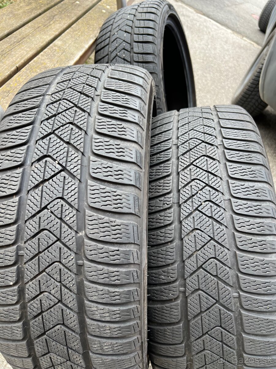 225/40/19 Pirelli Sottozero 3 - 2