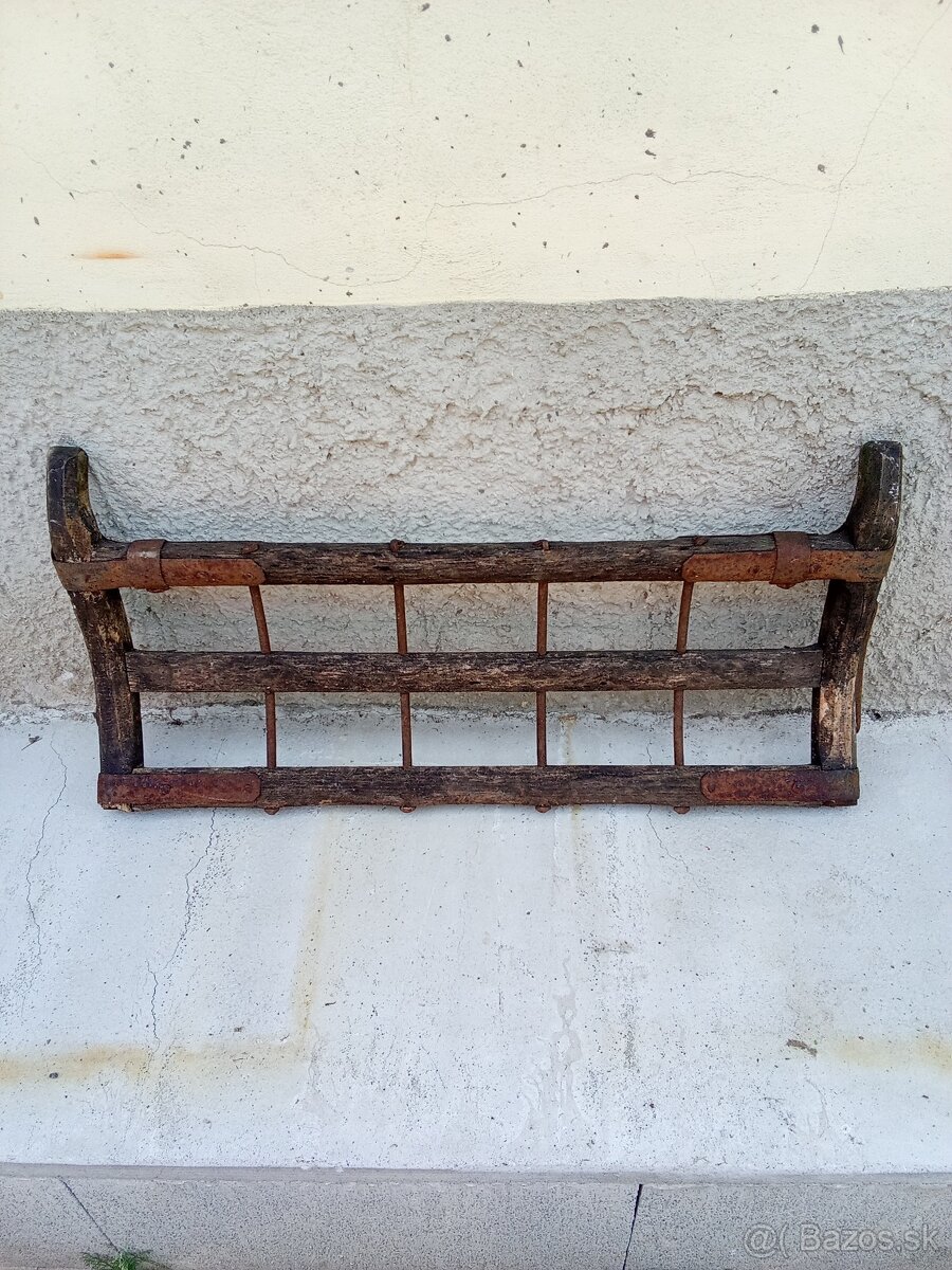 Drevená časť konského vozu. - 2