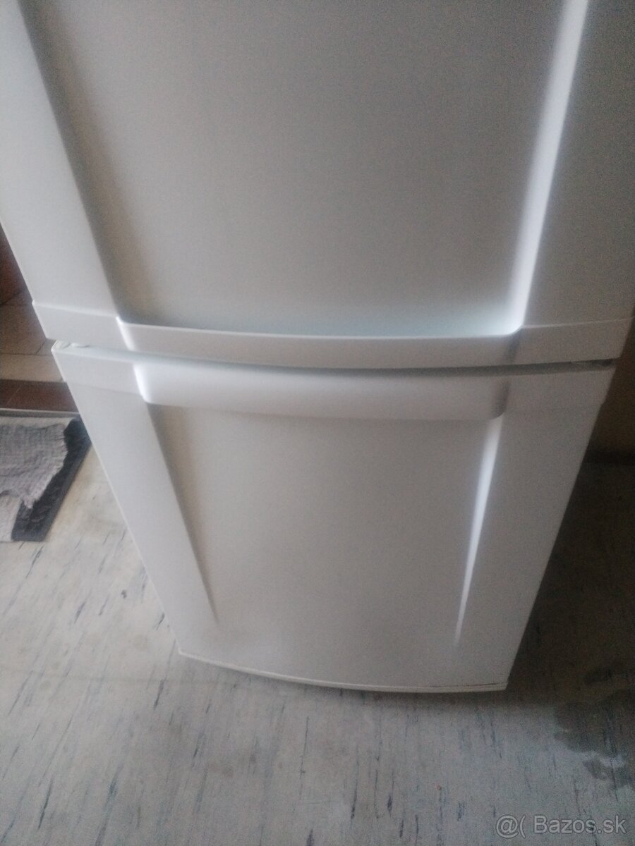 Predám chladničku s mrazničkou dolu - 2