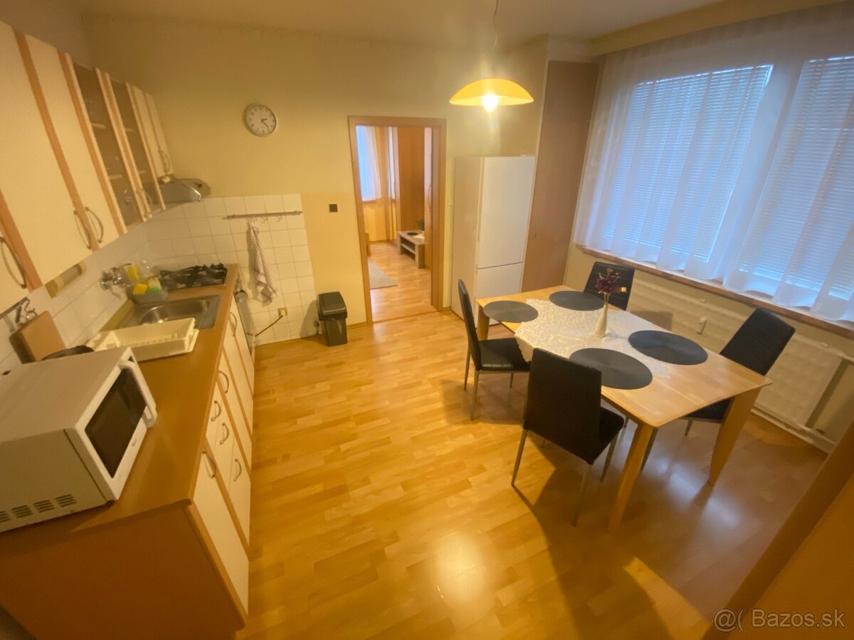 Ubytovanie Levice - Apartmán v meste - 2