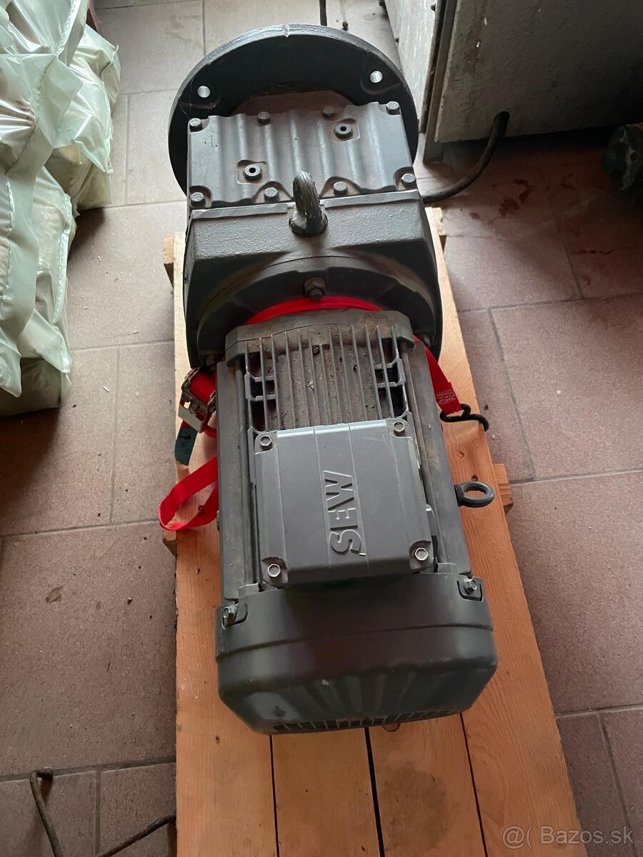 Elektromotor s prevodovkou - 2