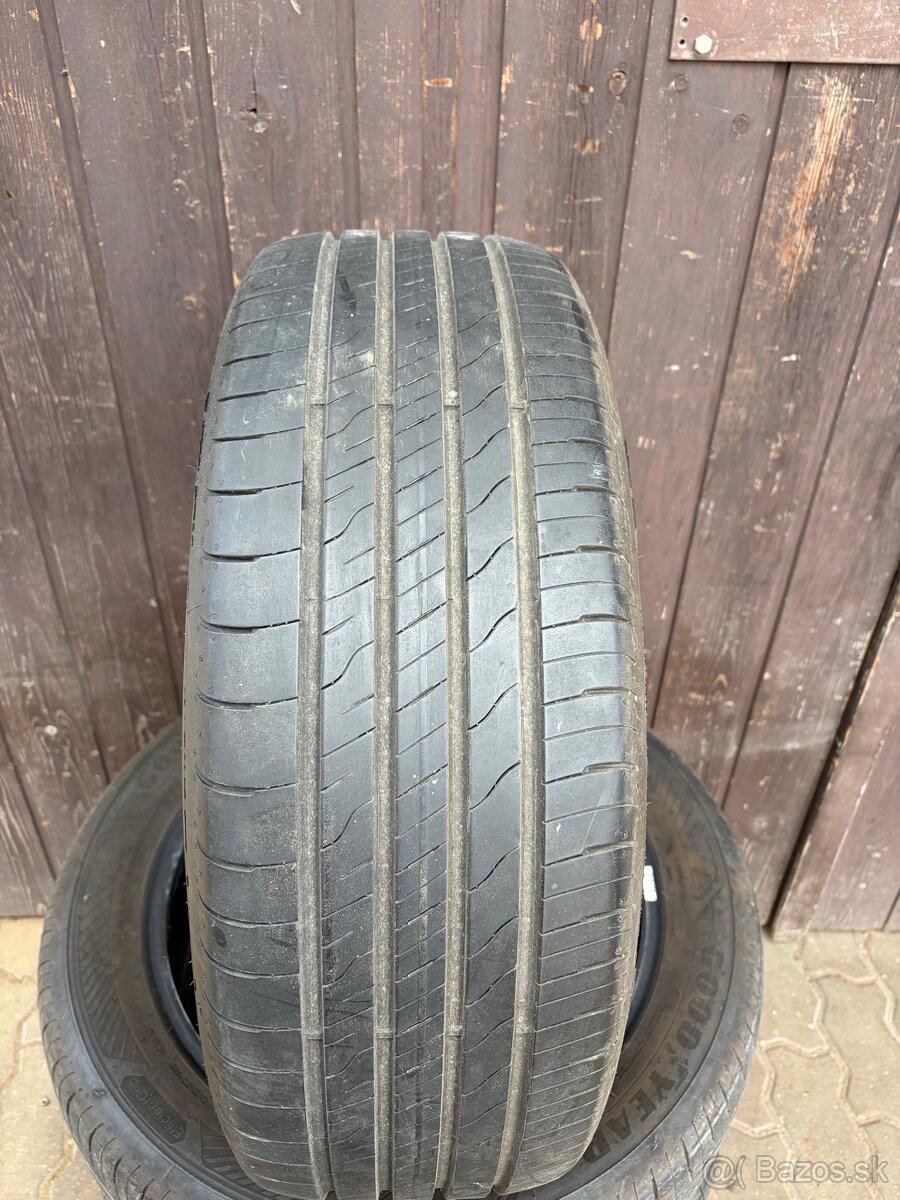 215/55R18 goodyear - 2