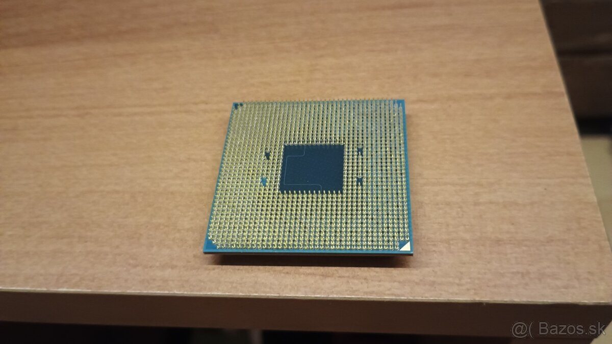 AMD Ryzen 3 2200G + originálny chladič - 2