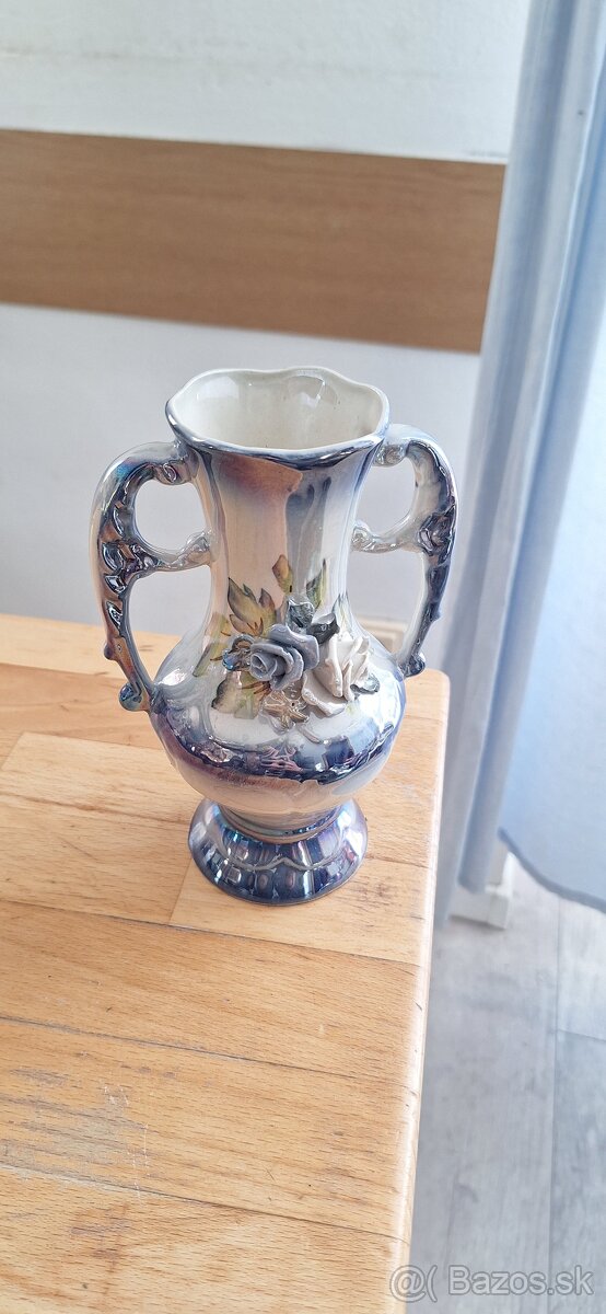 Dekoratívna perleťová váza s plastickými ružami - 2