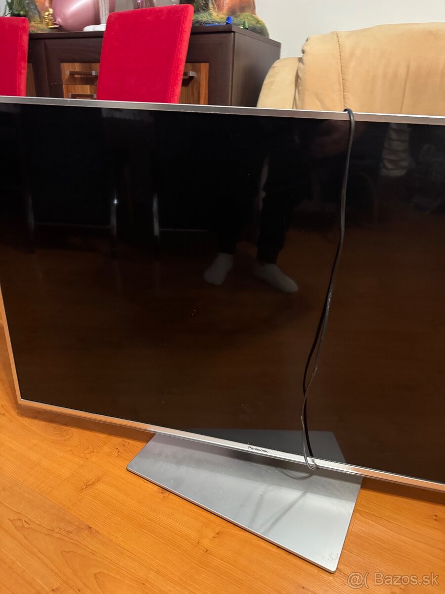 47" Panasonic TX-L47ET60E - 2