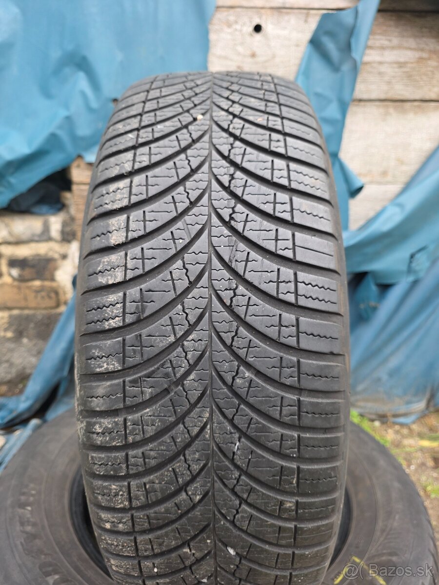 Ponúkam 2 celoročne pneumatiky Goodyear 4 season 215/65 R16 - 2