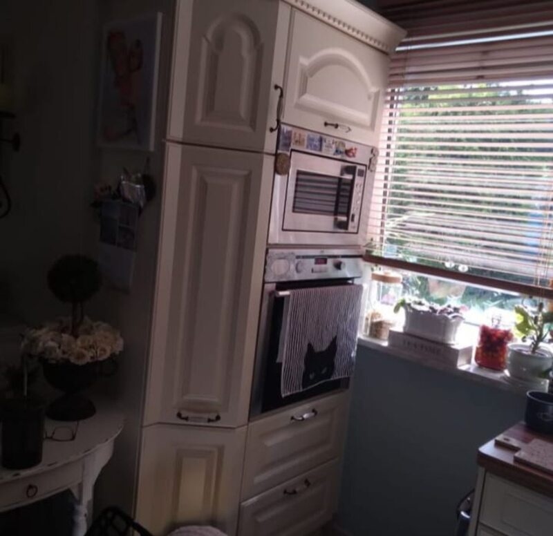 Venkovská krémová kuchyně se spotřebiči, 5882 - 2