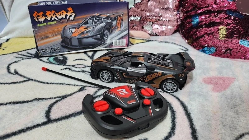 Nadupané RC športové auto na diaľkové ovládanie - 2