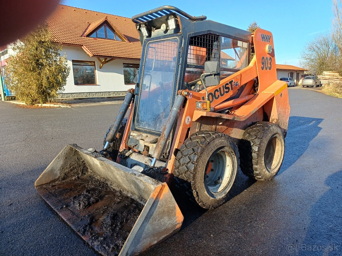 Locust L 903 smykový nakladač - 2