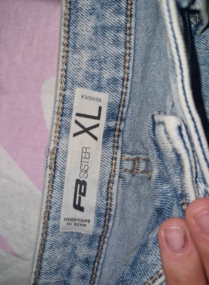 Dámske rifle pokreslene
- 2