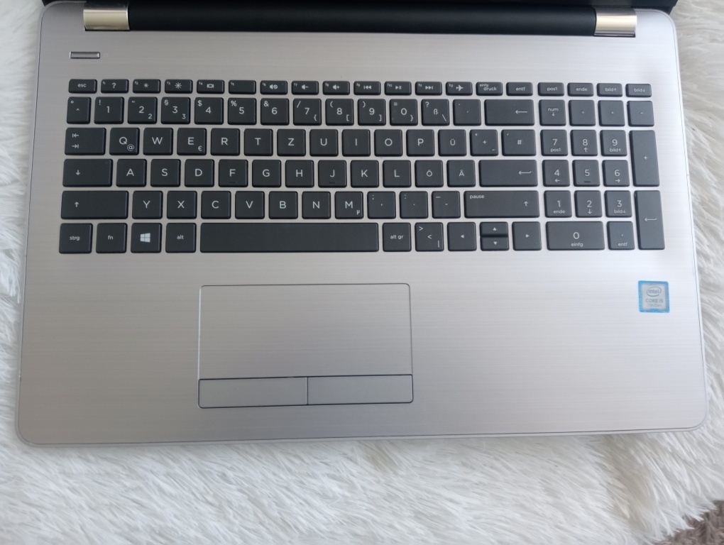 predám notebook Hp 250 G6 , Intel core i5 ,12gb ram ,ssd - 2