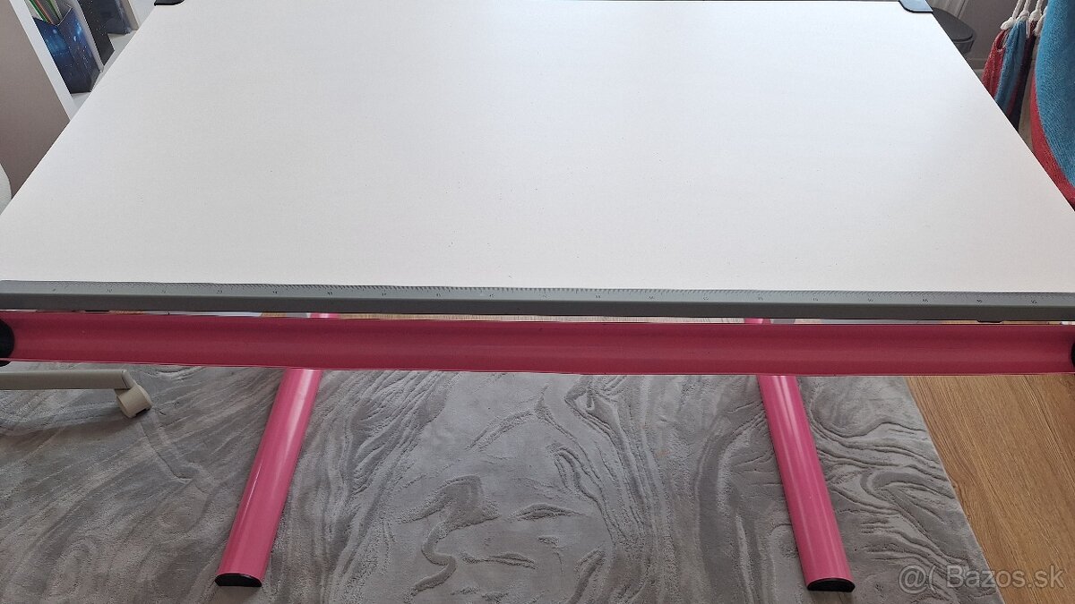 Detský stolík. - 2