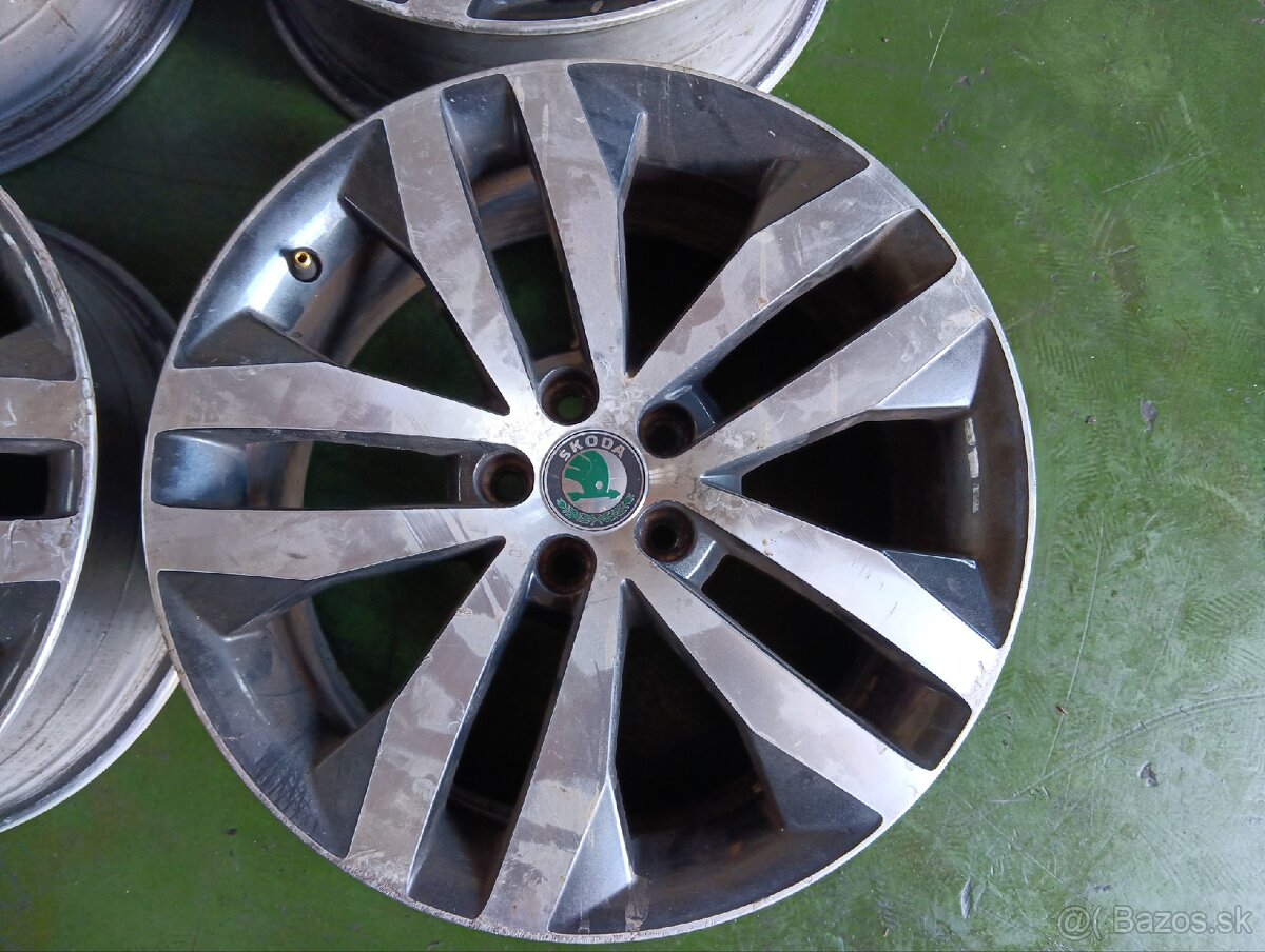 5x100 R17 Škoda Gigaro RS - 2