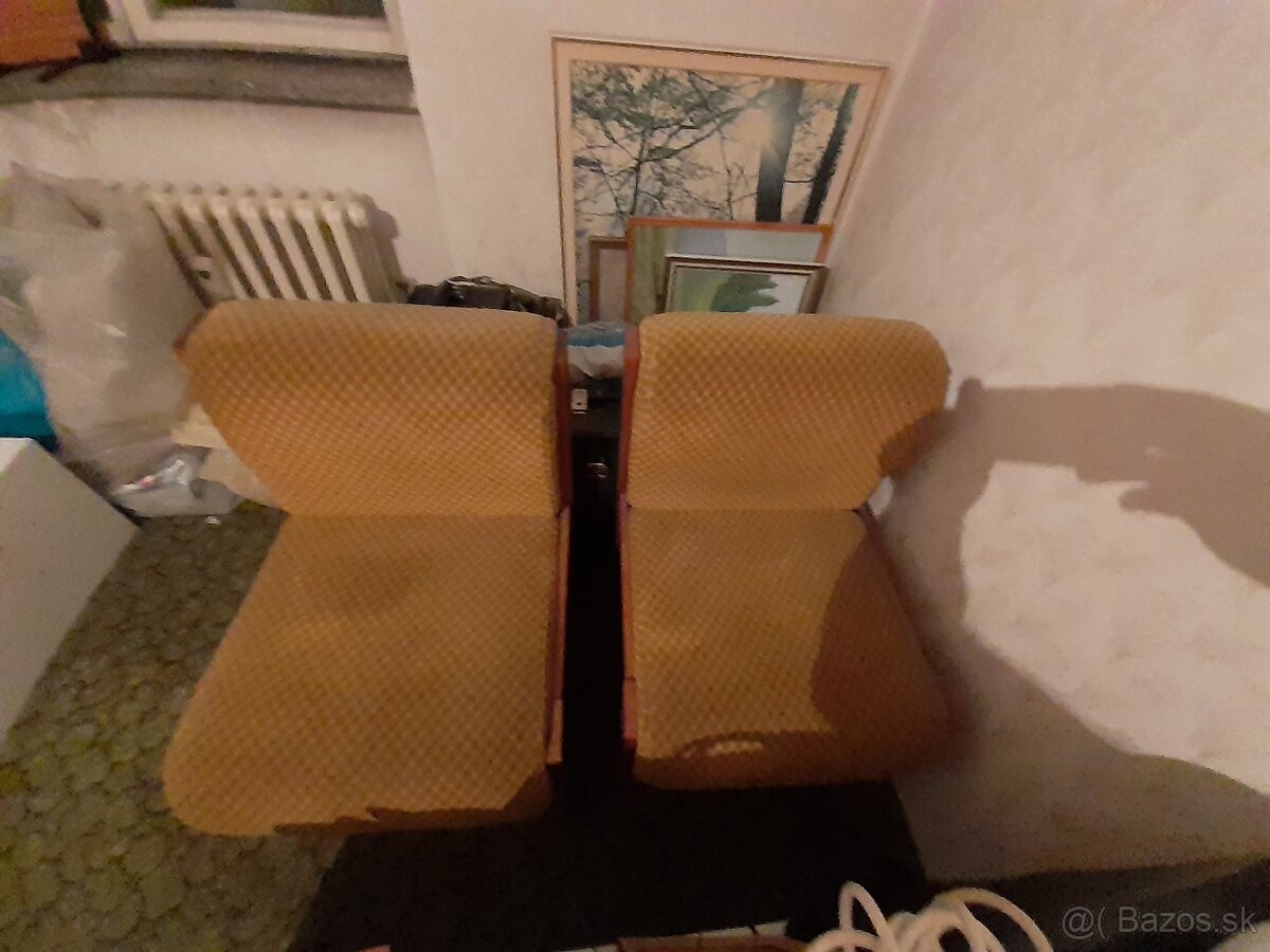 Darujem 2 starsie kresla - 2