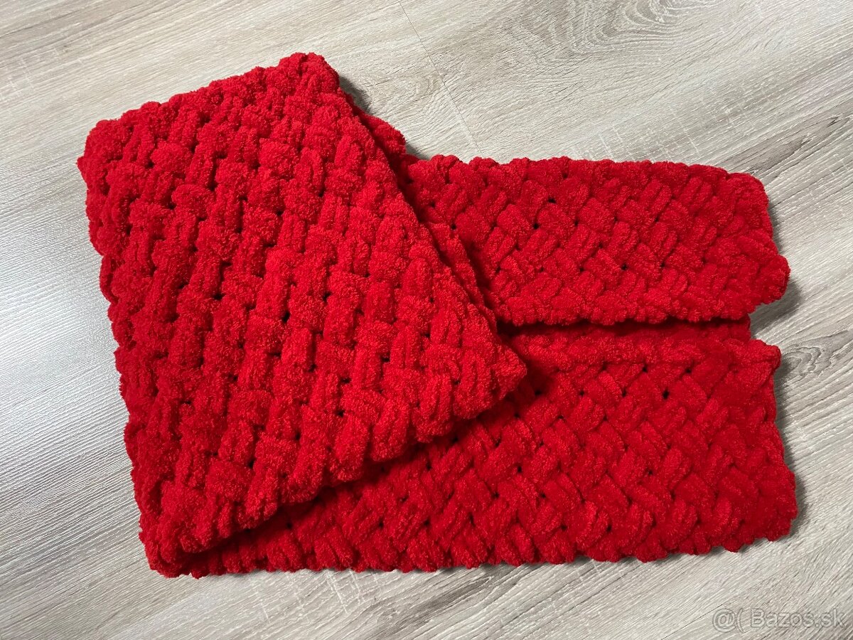 Háčkovaná červená deka z jemnej eco vlny - 2