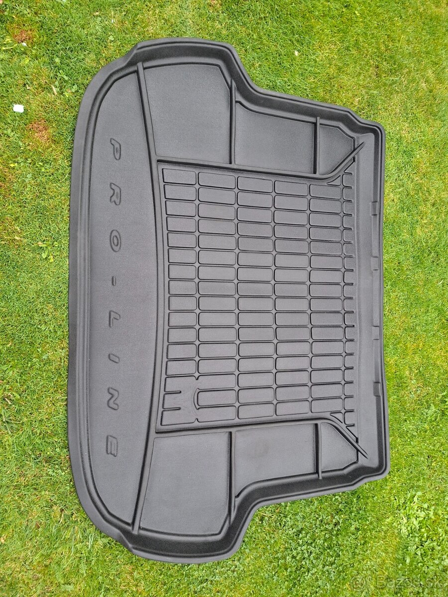 Gumenná vanička do kufra Subaru Forester 2018 - 2