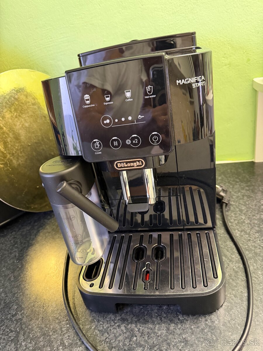 Predam automatický kavovar De"Longhi Magnifica Start - 2