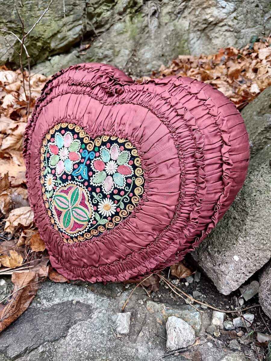 Starožitný vyšívaný vankúš - 2