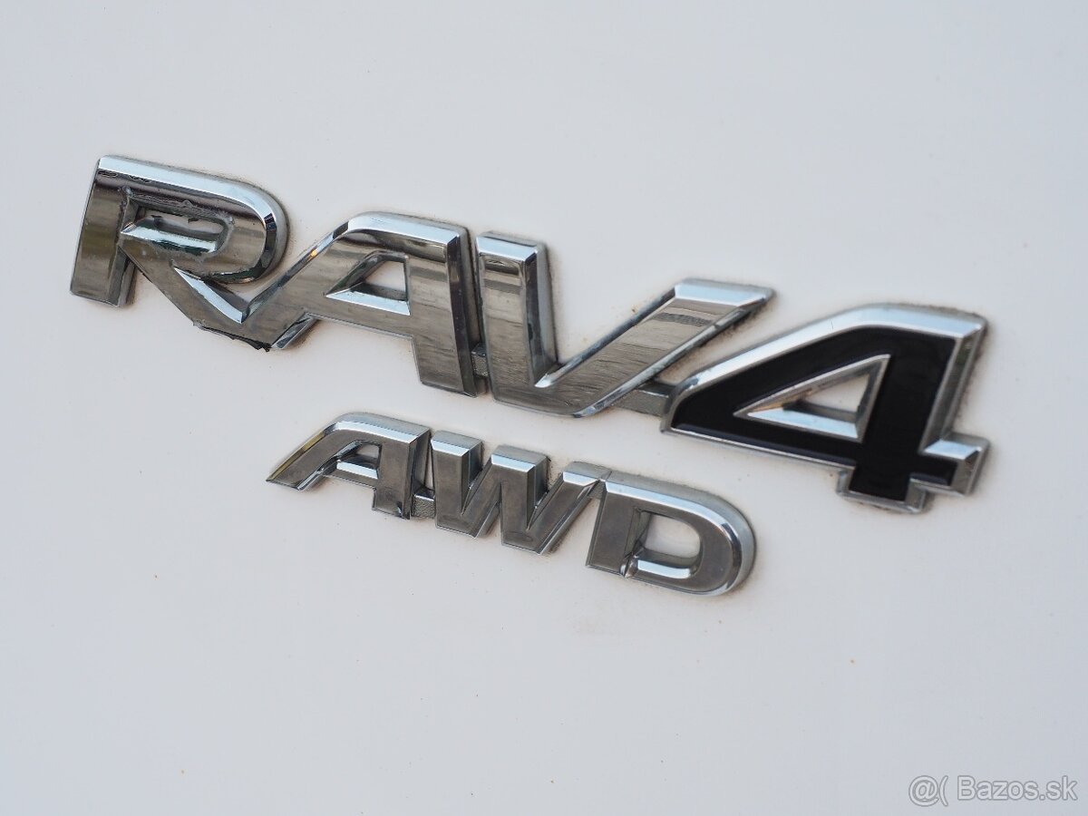 Toyota RAV4 4x4 2017 vyborny stav - 2