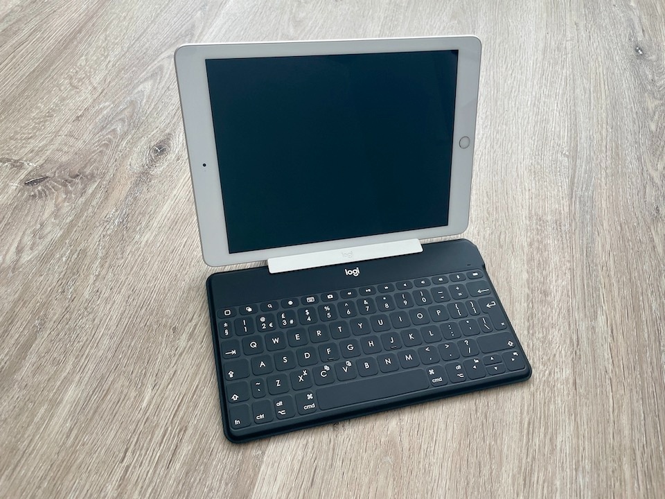 Lacná klávesnica pre iPad, iPhone aj PC - 2