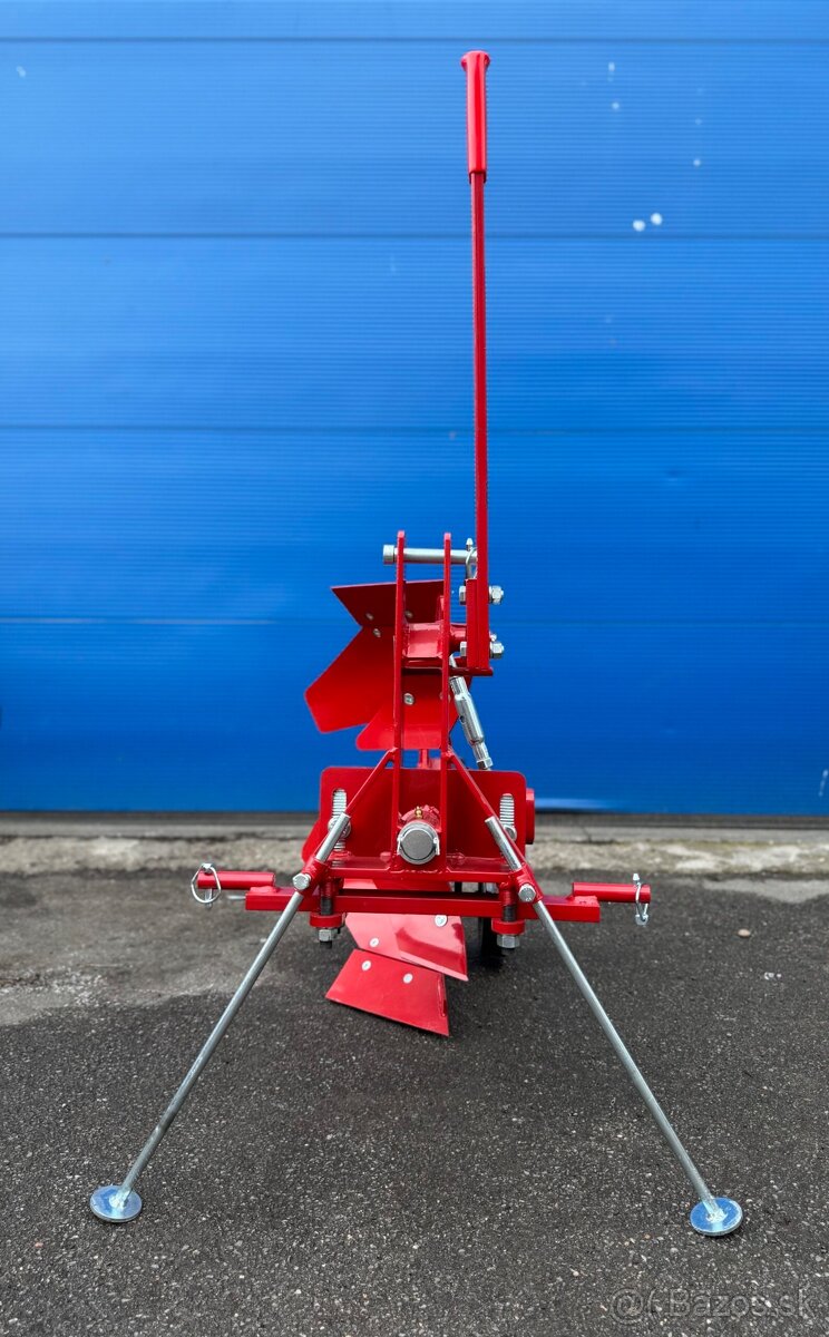 Pluh obracák LR104 za traktor - úplne nový - 2