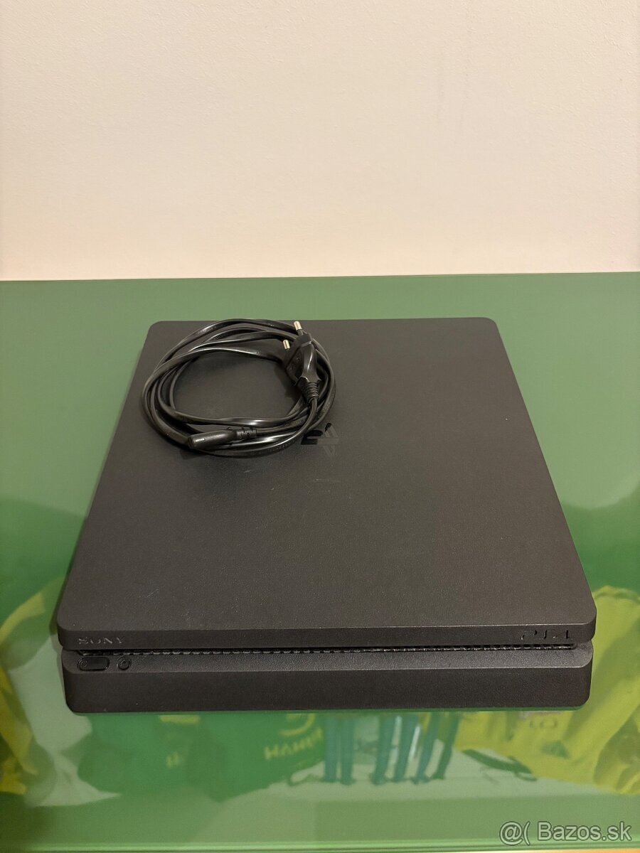 Playstatio Slim 500B - 3x oystick, 4 hry - 2