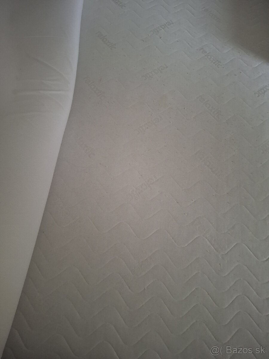 Postel s rostom, matracom a vrchnym matracom - 2