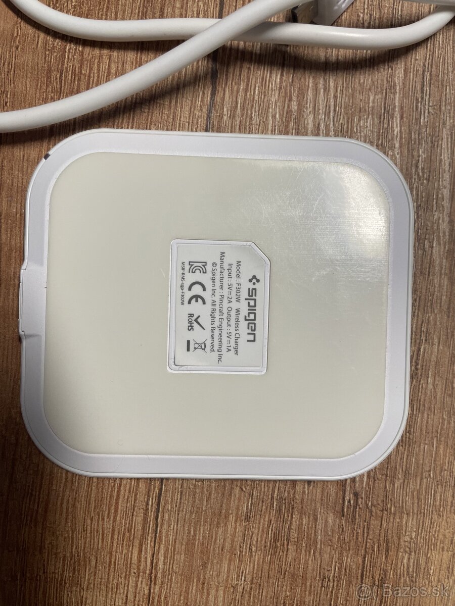 bezdrotova nabijacka spigen - 2