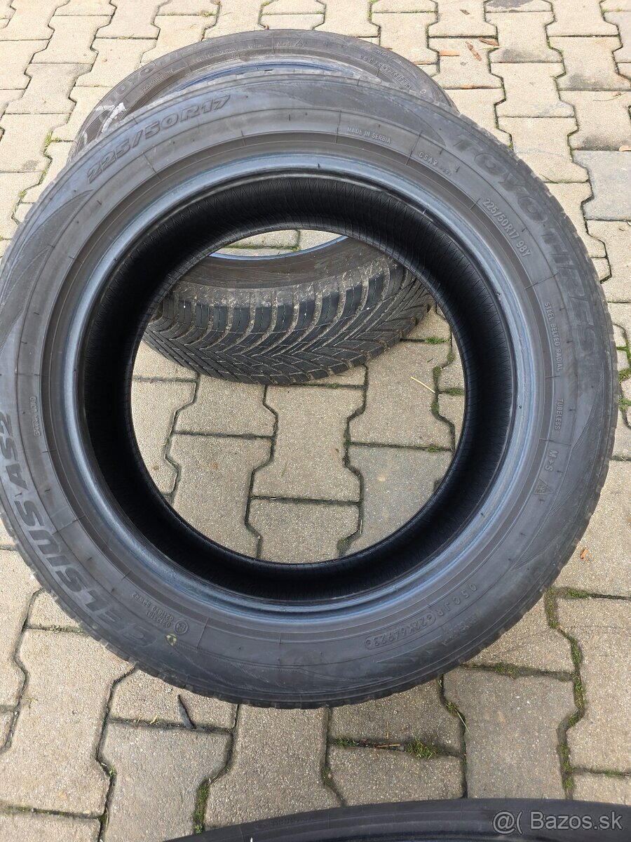 Predám pneu 225/50 R17 - 2