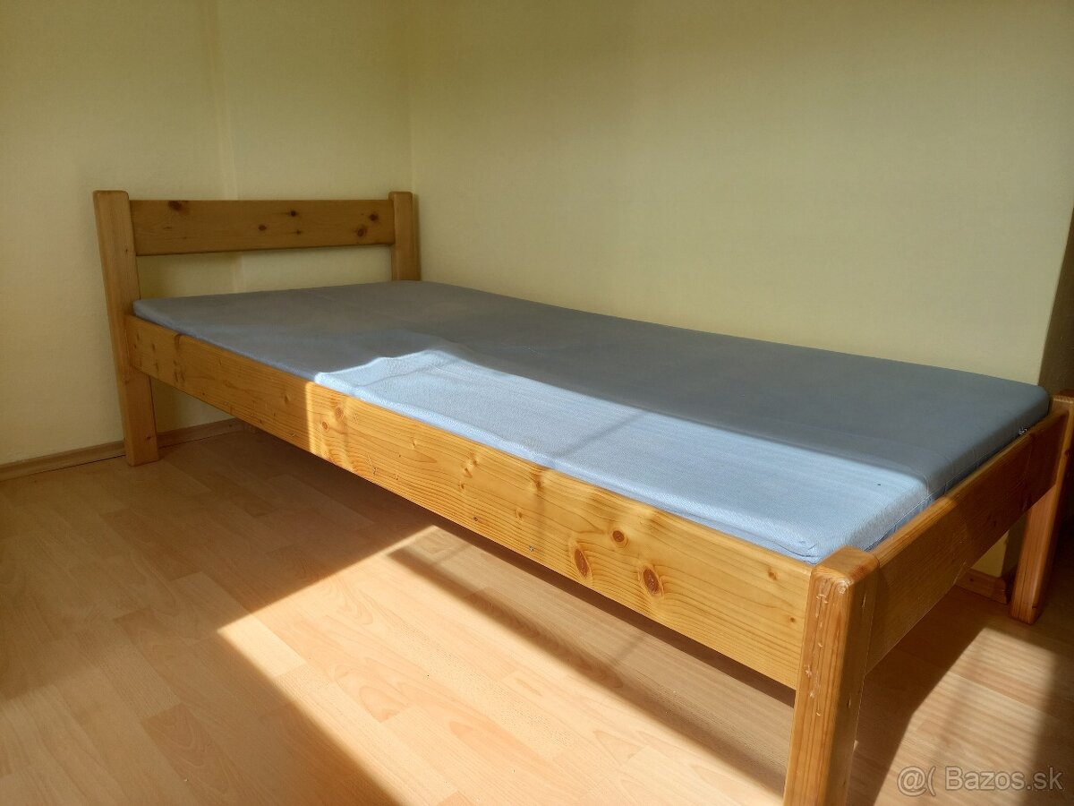 Drevená posteľ s roštom - 2