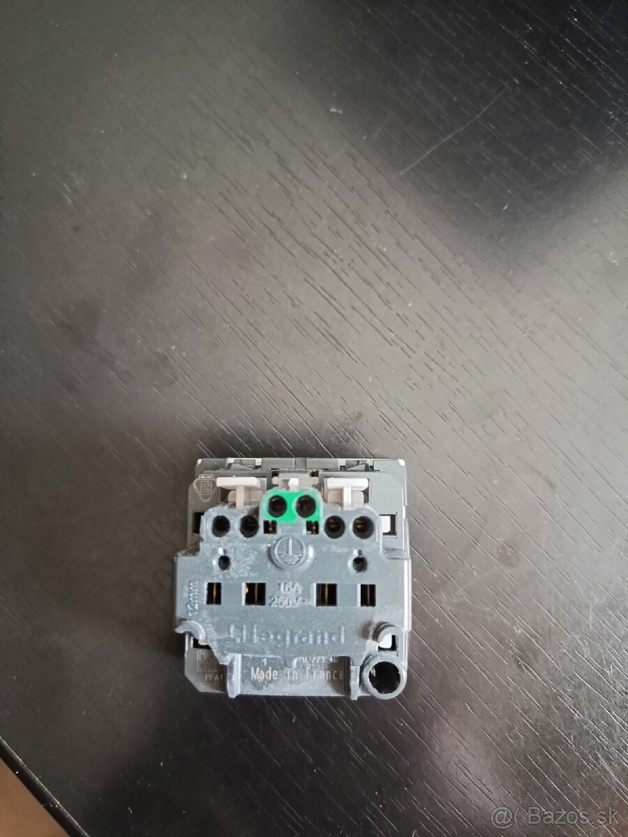 Zásuvka 2P+T, 2 moduly, Legrand Mosaic biela - 077140 - 2