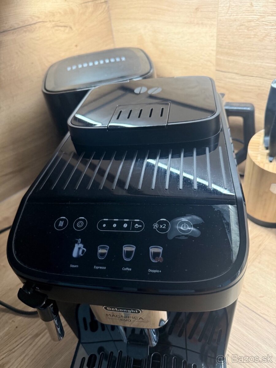 Plneautomaticky kávovar DeLonghi Magnifica Evo - 2