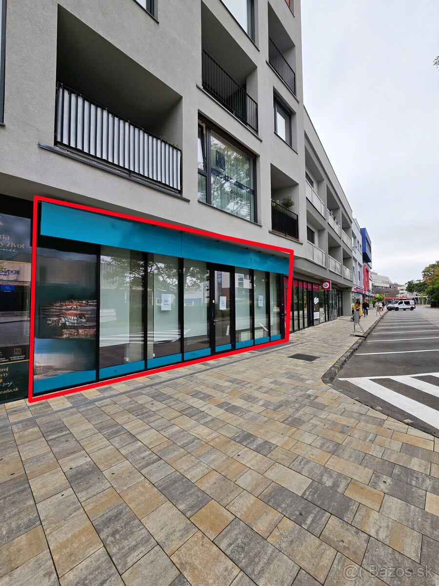 Reprezentatívny obchodný priestor v novostavbe v centre mest - 2