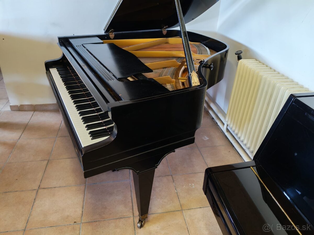 Petrof maličké klavírne krídlo dovoz celá SR - 2