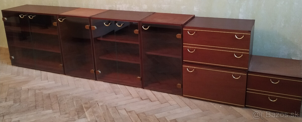 Starý nábytok- VITRÍNY, KOMODY - 2