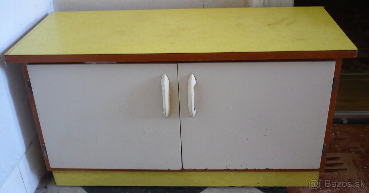 kredenc,kreslá,stoličky... - 2