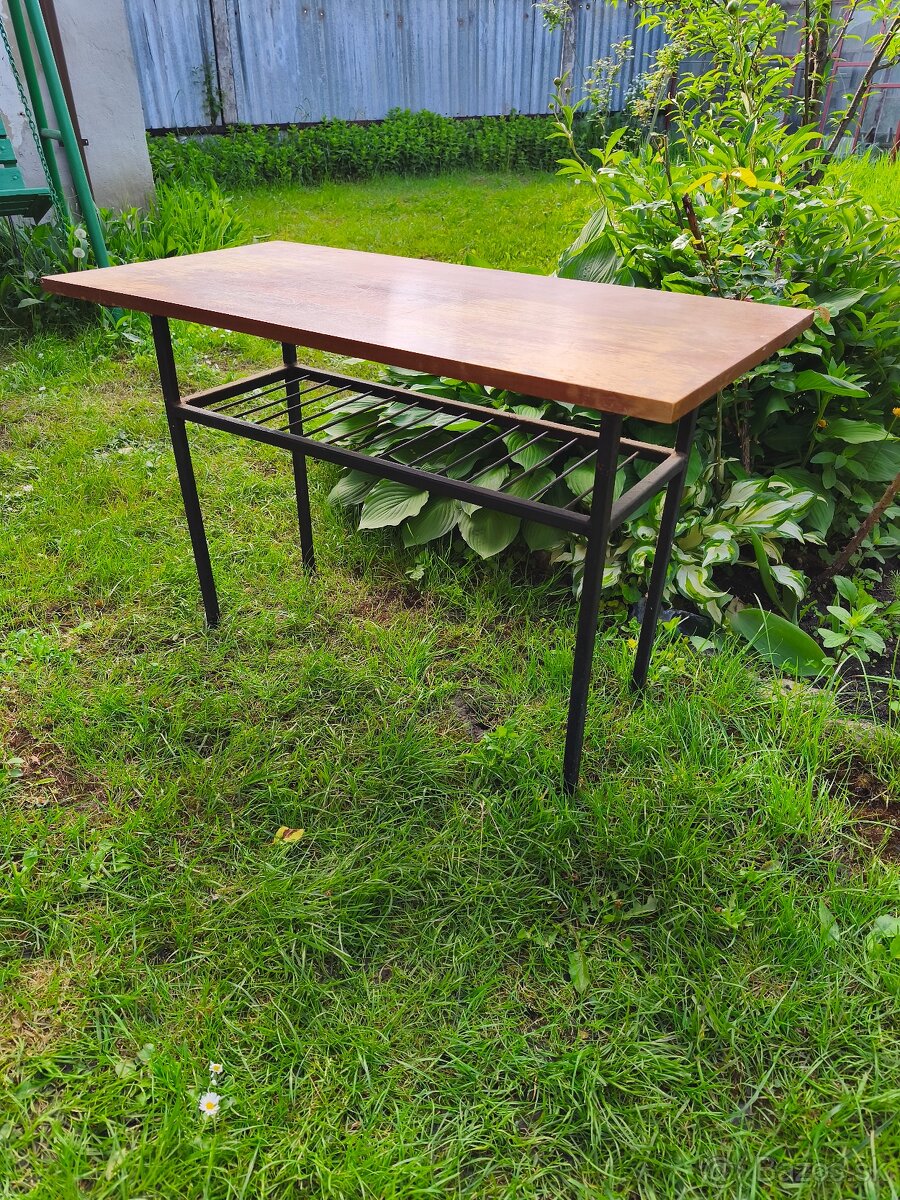Industriálny kovový stolík - 2