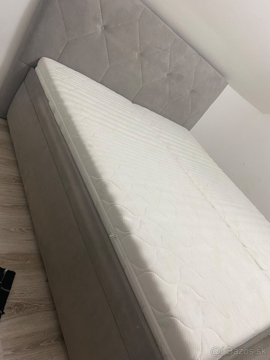 Čalúnená manželská posteľ - 2