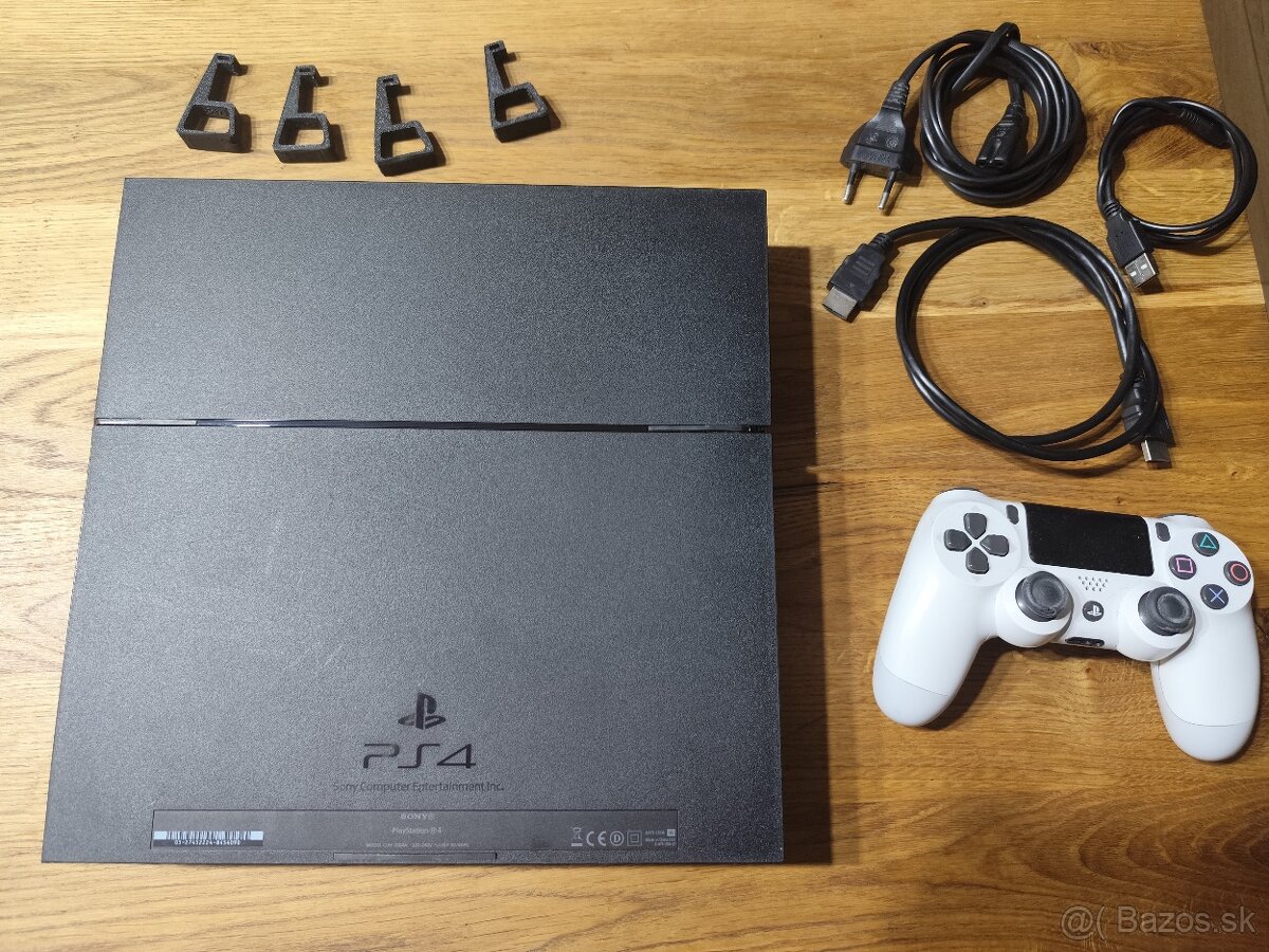 PS4 (prvá generácia, model CUH‑1004A) - 2
