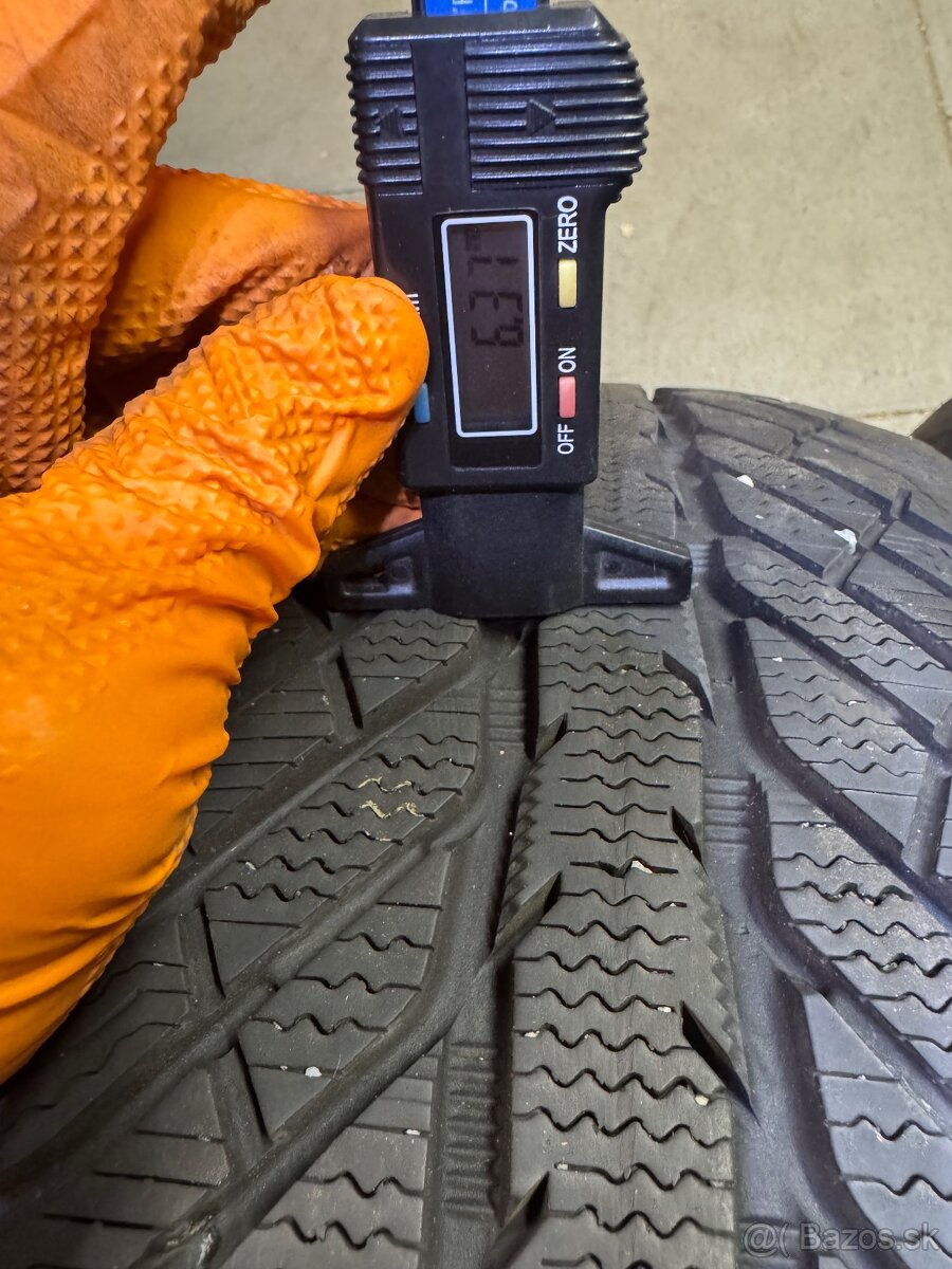 Cooper 215/60 R17 zimné - 2