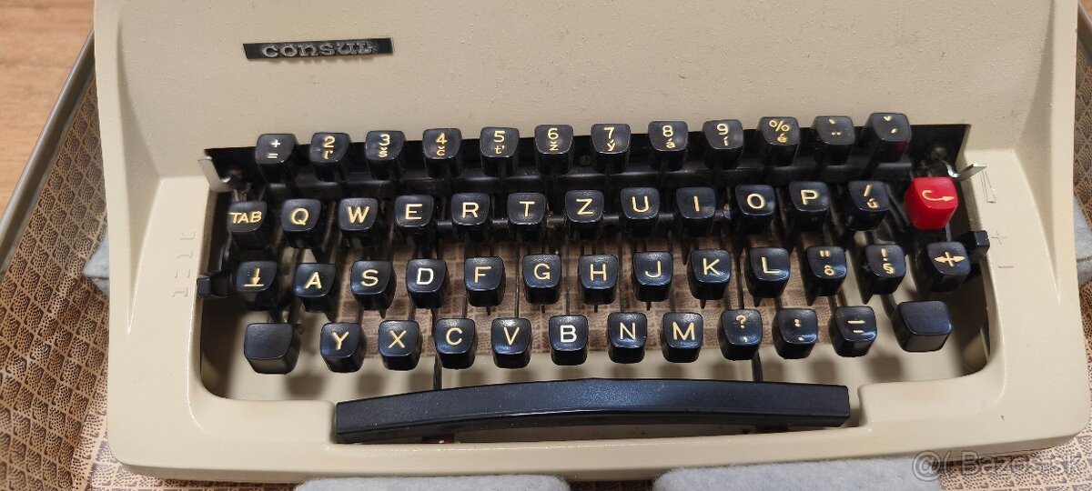 Písací stroj CONSUL 2223 v pôvodnom kufríku - retro - 2