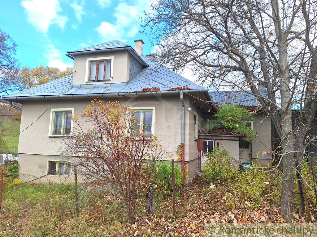 Dom v pôvodnom stave na krásnom pozemku (2130m2) v malej d - 2