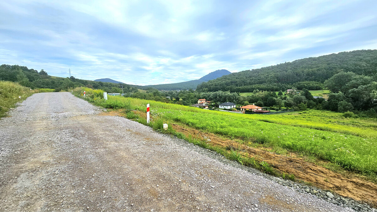 Stavebný pozemok s IS v novej lokalite – Kanaš (1063 m²) - 2
