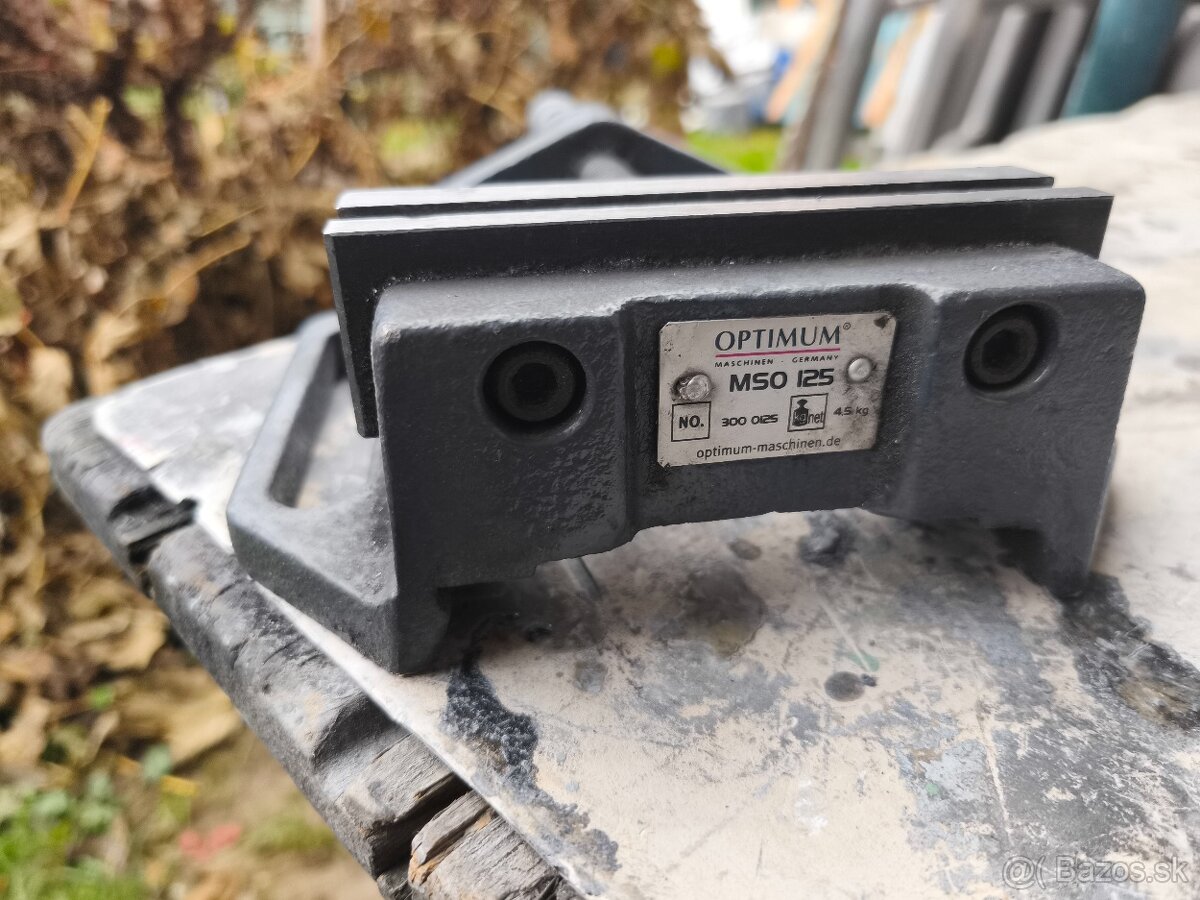 Strojnyý zverák Optimus - 2