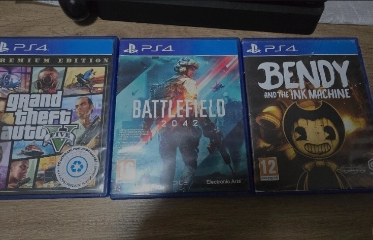 Playstation 4 slim - 2