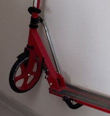 dva drziaky na kolobezky na stenu - 2