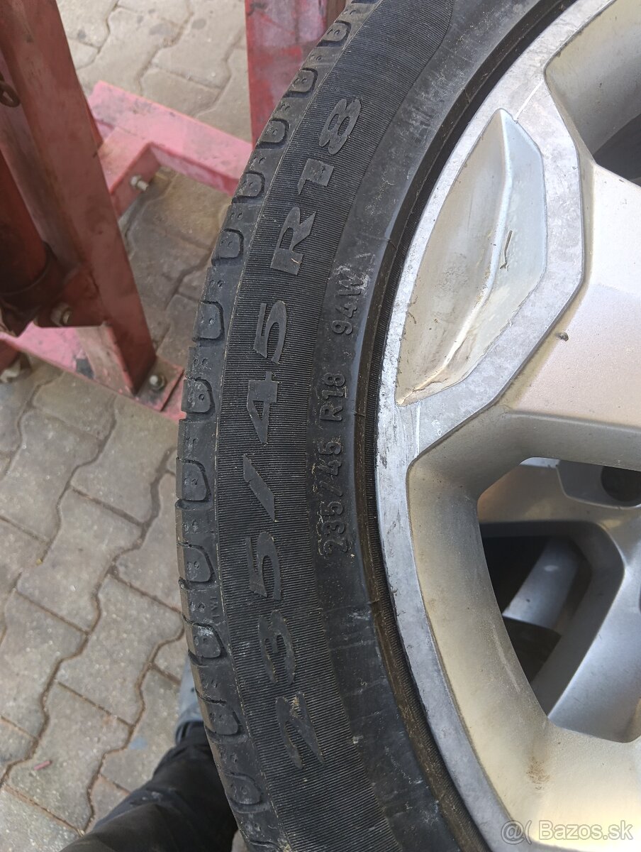 Ford 235/45 R18 - 2