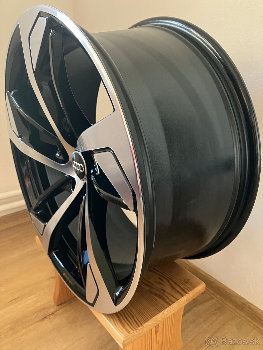 Audi R20 8W0601025CN - 2