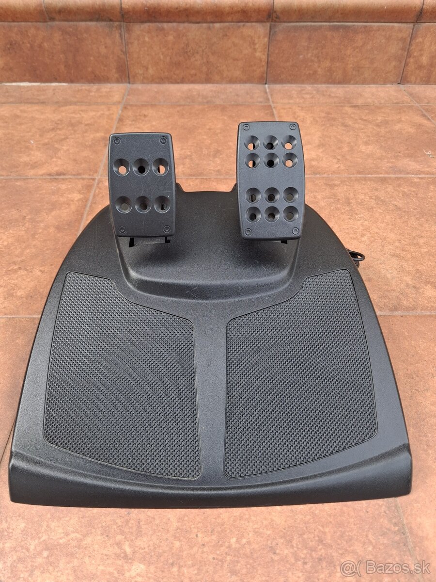 Herný volant Legitech MOMO Racing Force Feedback - 2